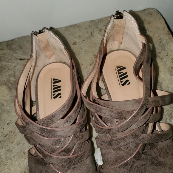 Gorgeous Booties - Picture 6 of 7